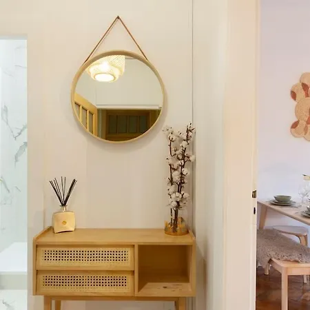 Bohemian Bakoua & Chesterfield Cottage, Hyper-centre *