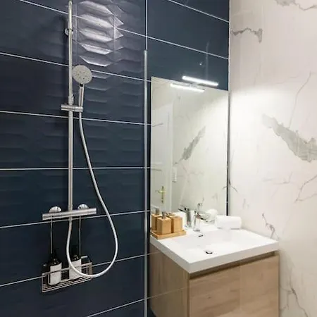 Bohemian Bakoua & Chesterfield Cottage, Hyper-centre Apartman *