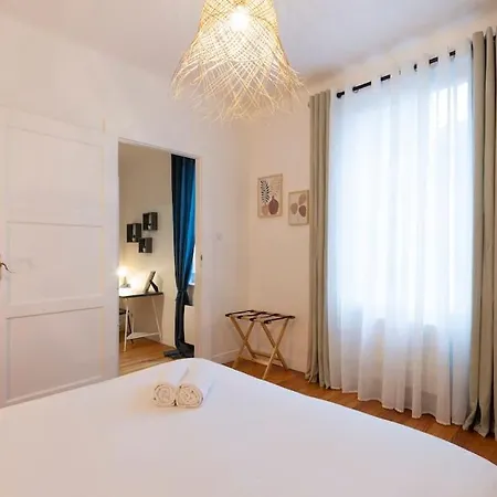 Bohemian Bakoua & Chesterfield Cottage, Hyper-centre Apartamento *