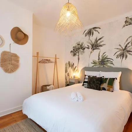 Bohemian Bakoua & Chesterfield Cottage, Hyper-centre