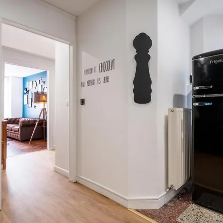 Bohemian Bakoua & Chesterfield Cottage, Hyper-centre