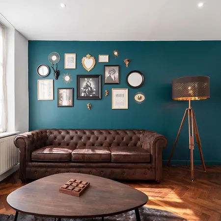 Bohemian Bakoua & Chesterfield Cottage, Hyper-centre