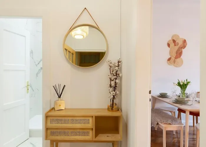 Bohemian Bakoua & Chesterfield Cottage, Hyper-centre *