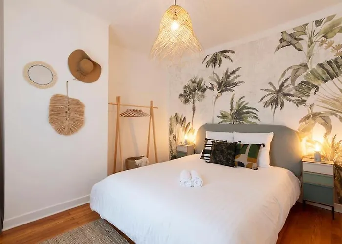 Bohemian Bakoua & Chesterfield Cottage, Hyper-centre