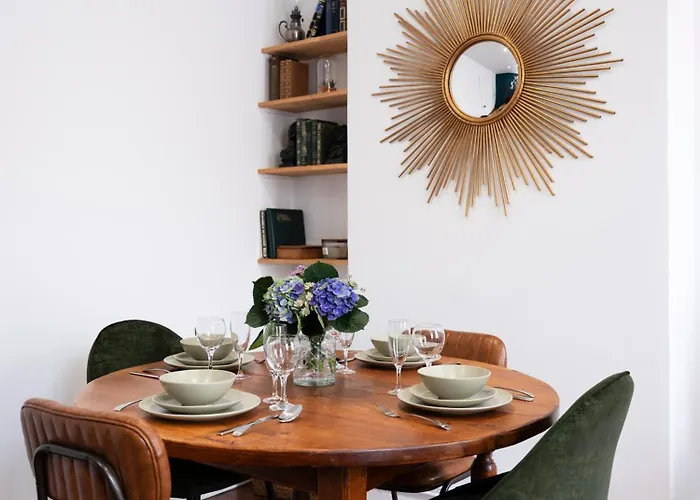 Bohemian Bakoua & Chesterfield Cottage, Hyper-centre Appartement