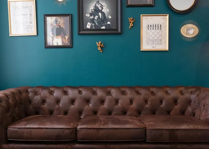 Bohemian Bakoua & Chesterfield Cottage, Hyper-centre *